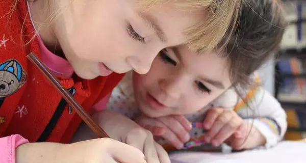 Schülerinnen. Foto: Pixabay.com | Klimkin.