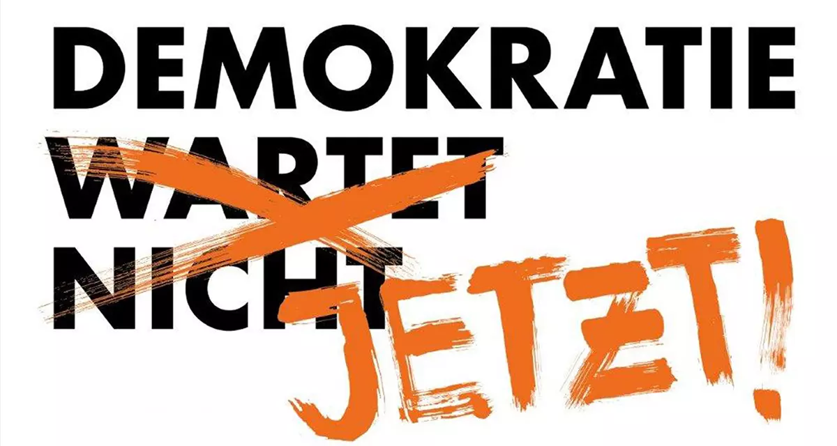 Plakat: Demokratie (wartet nicht: Wörter sind durchgestrichen) jetzt! Grafik: © Rotary Club Nürtingen-Kirchheim/Teck 