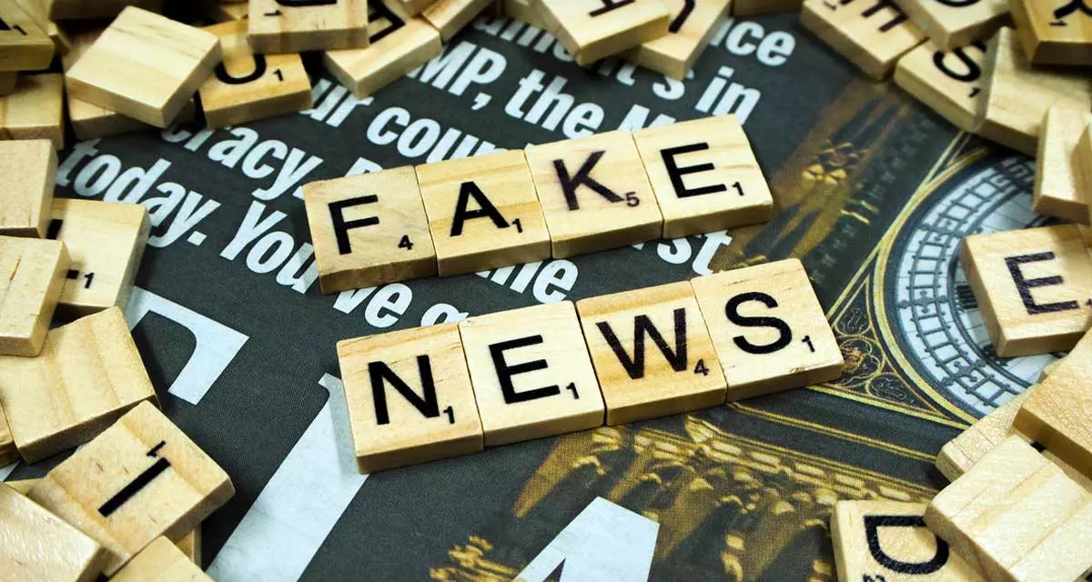 Fake News - Scabble Tiles. Foto: Flickr.com | Journolink Journolink (www.journolink.com)| Linzenz CC BY 2.0 (https://creativecommons.org/licenses/by/2.0/deed.de)