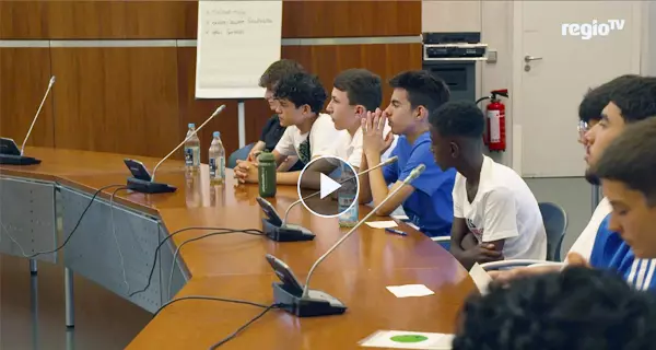Screenshot: RegioTV-Beitrag zum Aktionstag Schule trifft Rathaus am 9. Juli 2024 
