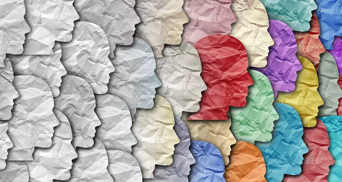 Symbolbild Vielfalt. Farbige Papierköpfe. Foto Adobe Stock | freshidea 