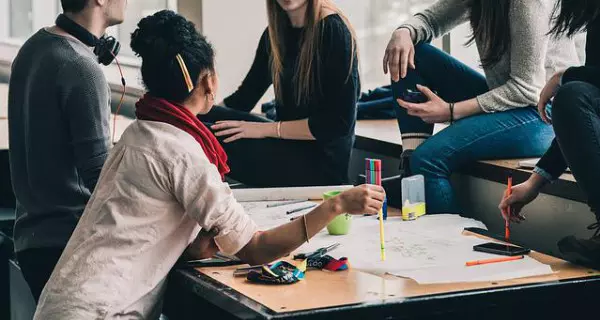 Jugendgruppe. Symbolfoto: Pixabay.com | StockSnap.